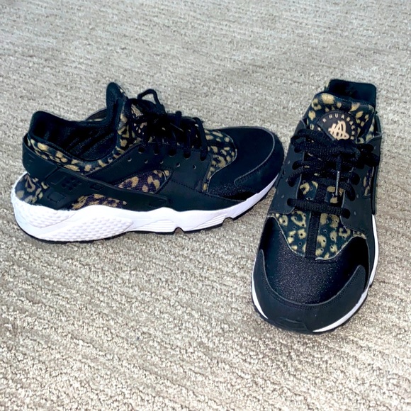 Women’s Nike Huarache - Picture 1 of 4